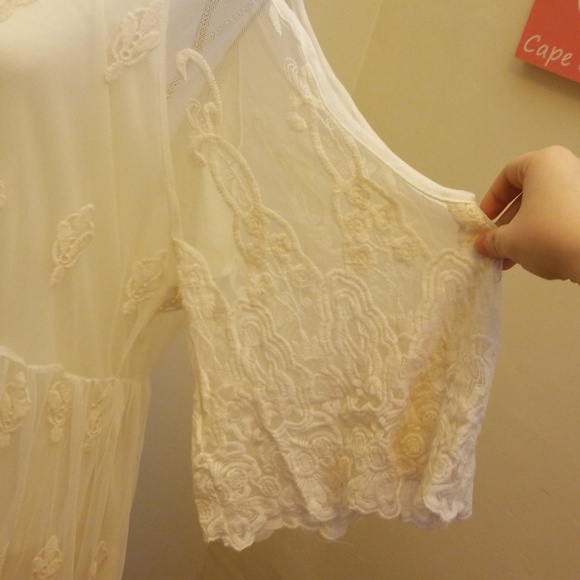 *ONE 1X LEFT!* Plus Size White Lace Overlay Dress - Picture 4 of 5